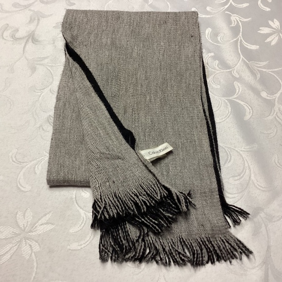 Calvin Klein UNISEX SCARF GRAY N BLACK - Picture 2 of 5